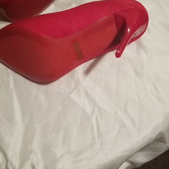 Heels - Picture 3 of 4
